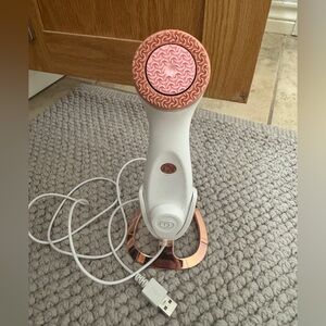 Nuskin LumiSpa facial cleansing brush